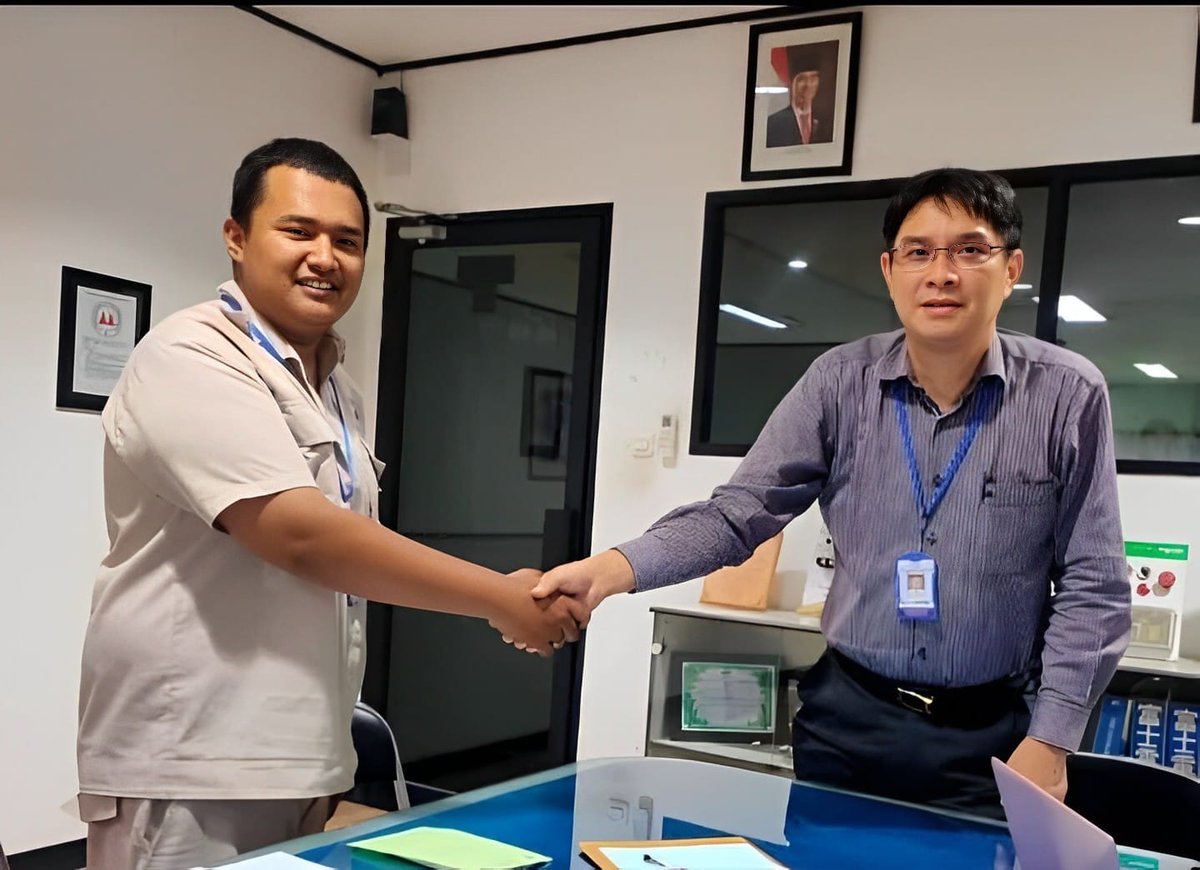 mikoyuko1's tweet photo. Manajemen dan Serikat Pekerja PT. Mulia Makmur Elektrikatama Sepakati Kenaikan Upah 2024 https://t.co/qYI93ug0vx https://t.co/p3a9FJz2oe