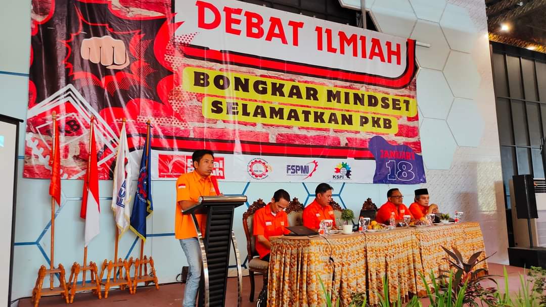 mikoyuko1's tweet photo. Ketua PC SPAMK FSPMI Bekasi : Pertahankan PKB dengan Kekompakan dan Militansi https://t.co/4n6D58fNgp https://t.co/i06ruhuezA