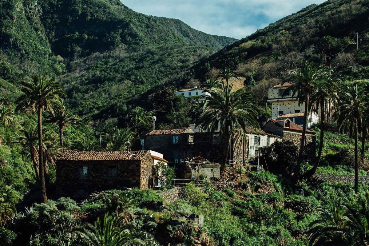 Viajarium's tweet photo. 🔝 La Gomera ha sido nominada a mejor destino natural de #España en la II Edición de los Premios de los Lectores de Viajes National Geographic.
#Viajarium https://t.co/Qjhr6iAzoq