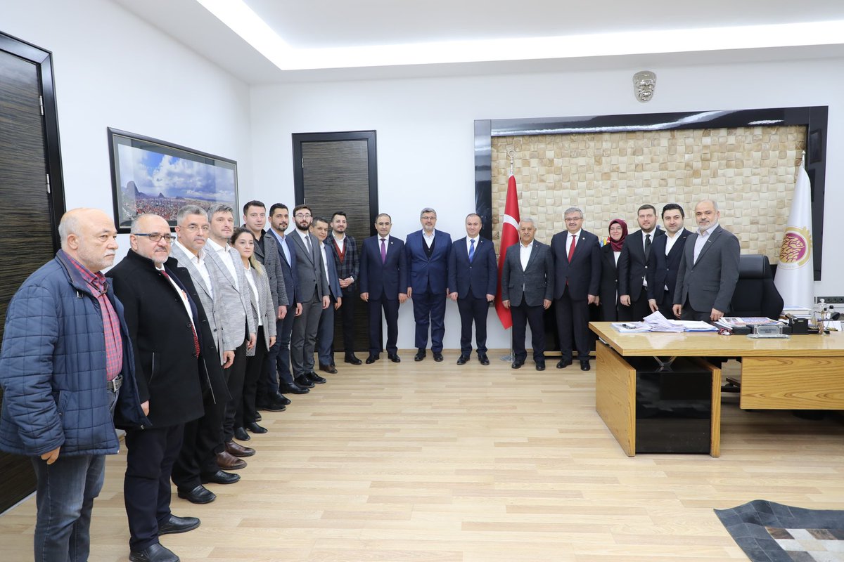 Partimizin Afyonkarahisar Belediye Başkan Adayı olarak açıklanan Hüseyin Ceylan Uluçay ve beraberindeki Milletvekilleri ile teşkilat mensuplarını belediyemizde misafir ettik. 

Nazik ziyaretlerinden dolayı teşekkür ediyor, 31 Mart Yerel Seçimlerinde başarılar diliyoruz.