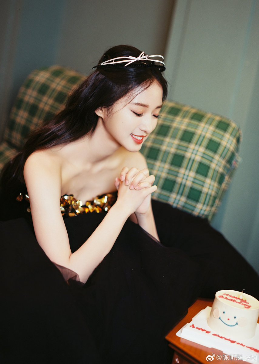 fluffkie's tweet photo. happy birthday prettiest 🐰🎂 🩷 #陈昕葳 https://t.co/SfHIJibRRX