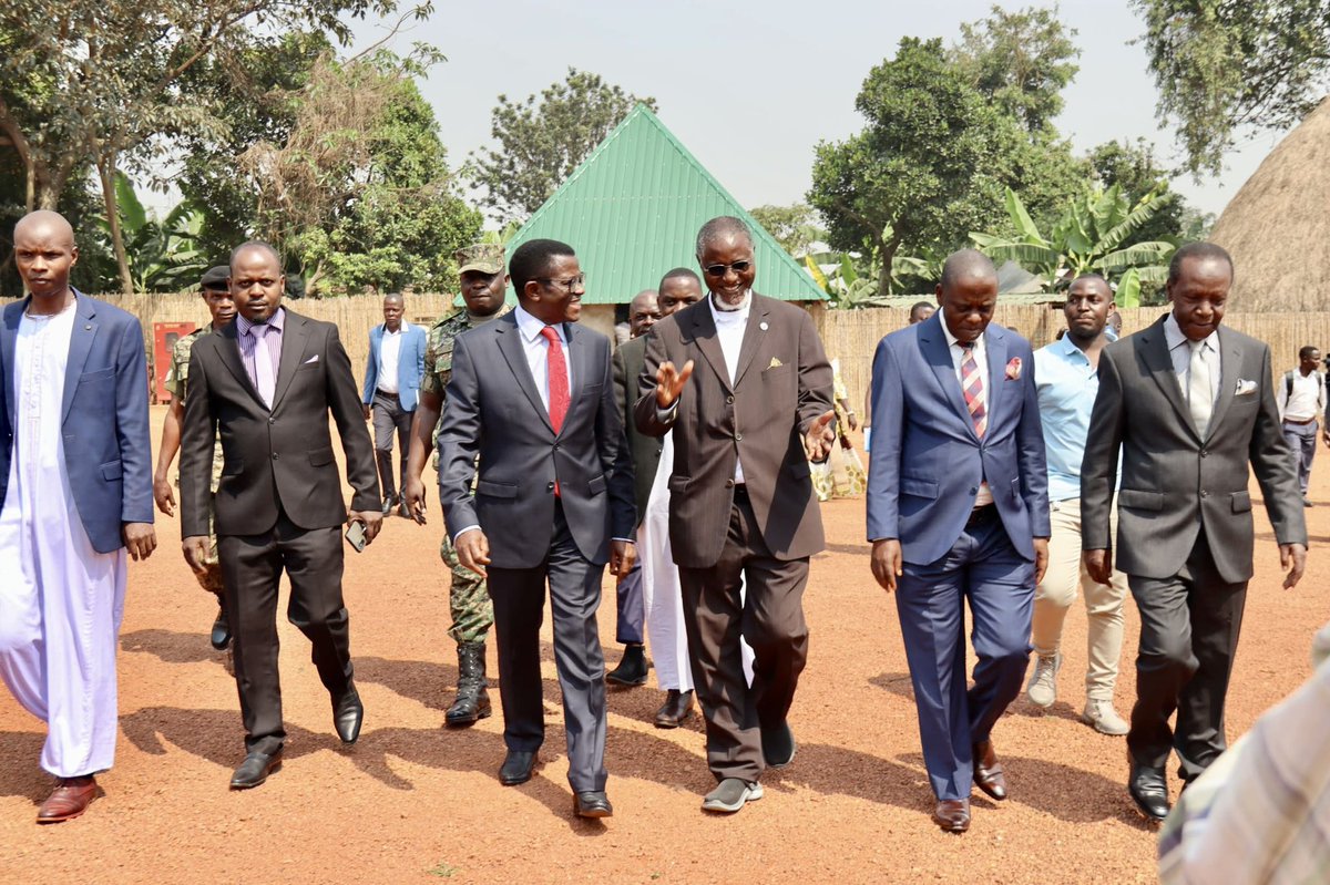 cpmayiga's tweet photo. Nnambudde omulimu ogukolebwa ku Masiro e Kasubi, era kati ebitundu nga 90 ku 100 tubimaliriza ku mulimu guno.

Buli lwetambula omulimu guno, enjawulo erabika era ebisigaddeyo bitono nnyo, naddala munda, essaawa yonna omulimu tugenda kuguggyako engalo, Amasiro gaggulwewo. https://t.co/SZXzxVDQjq