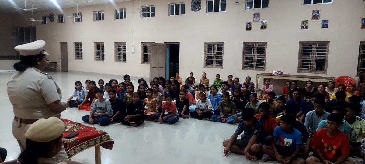 AndamanPolice's tweet photo. Strengthening community bonds for a safer Andaman! 

As part of #PoliceRaisingWeek2024, a community interaction took place at Harminder Bay, Under #PSHutBay. Villagers were educated on Cyber Crime, POCSO &amp; Traffic Regulations.Together,let's build a resilient and informed society! https://t.co/6Kfh615dfj