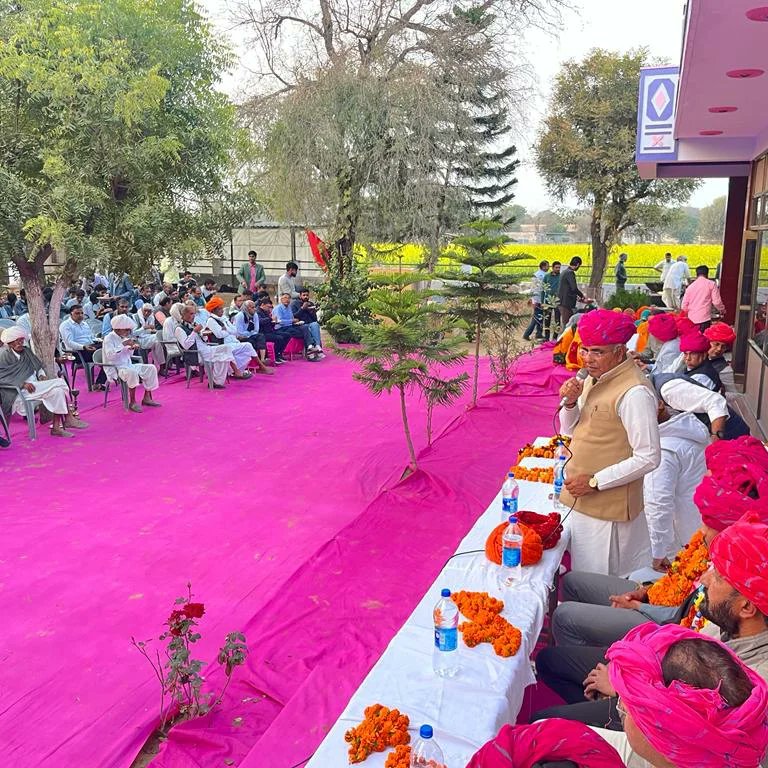 Prashantsahdev7's tweet photo. गत दिवस आमेर विधानसभा क्षेत्र में आयोजित विभिन्न वैवाहिक, धार्मिक एवं निजी कार्यक्रमों में सम्मिलित हुआ।
आप सभी के द्वारा दिए गए आदर, सम्मान एवं स्नेह के लिए सहृदय आभार। https://t.co/e1voKtzkRH
