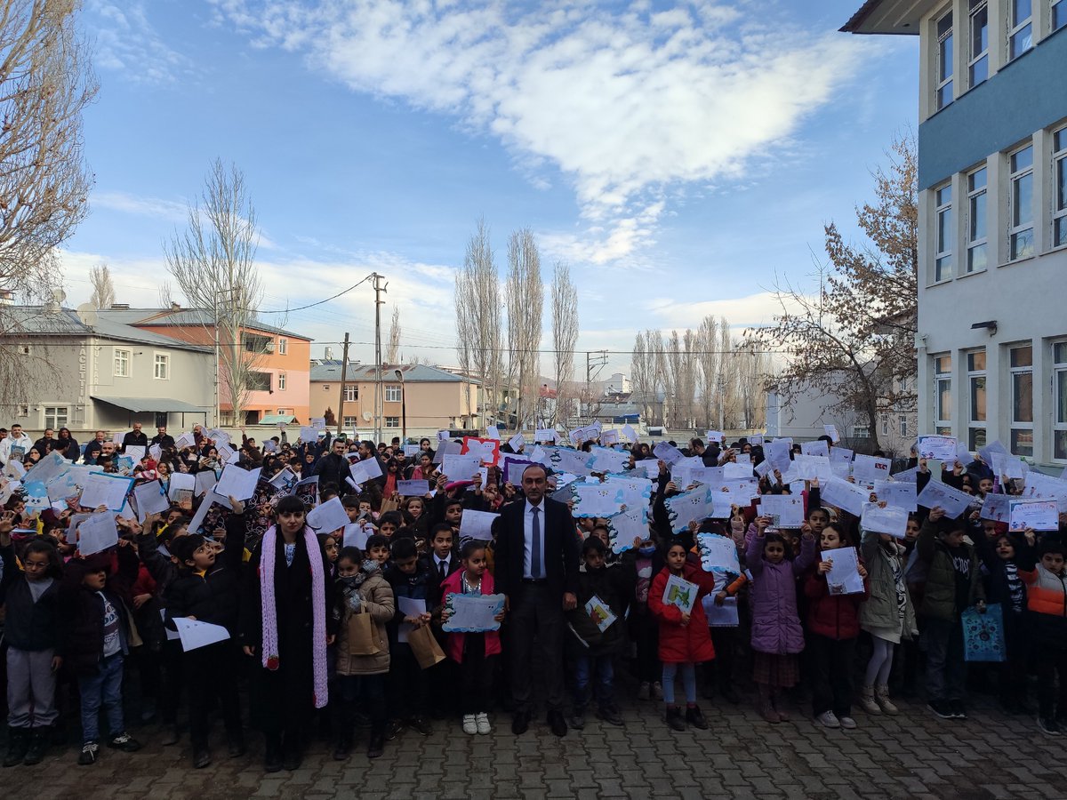 fatihilkorta's tweet photo. 2023-2024 Eğitim-öğretim dönemine kısa bir mola. İyi bir tempoyla geçen bir dönemin sonunda fedakar öğretmenlerimiz ve geleceğimizin teminatı öğrencilerimiz güzel bir tatili hak ettiler. İyi tatiller... 
@Erzurum_Mem @yakupyildiz024 @horasanmem25 @s__karakurt https://t.co/ZbYF3whJSD