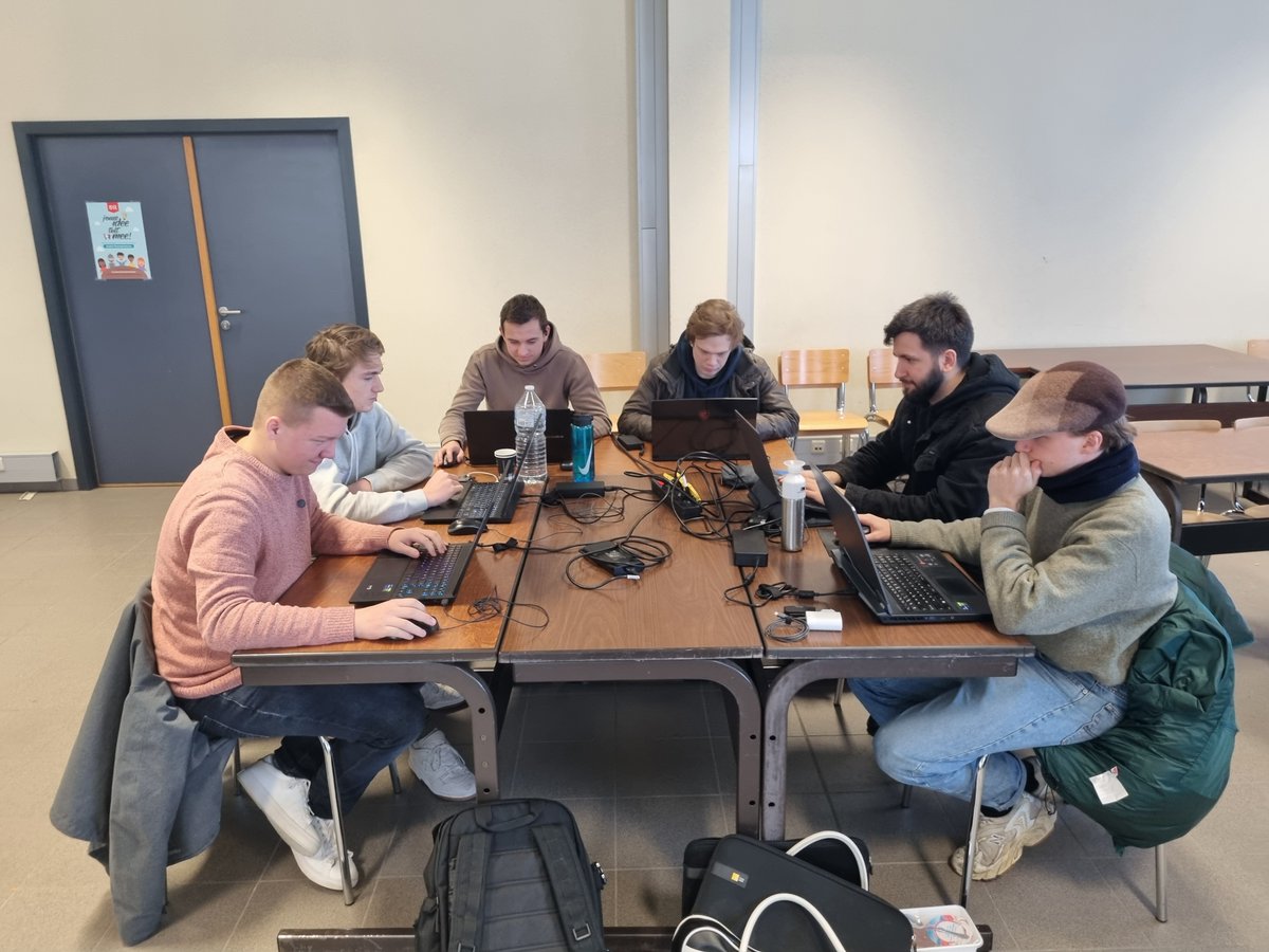 We are nearing the end of the first sprint week, this week we got a good start on the project. #thomasmore #itfactory_TM #project4_0