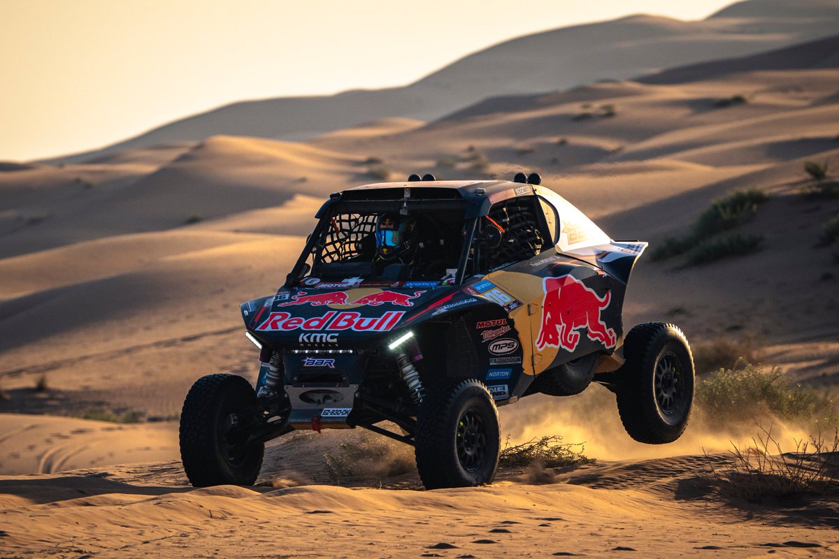 Un día para el recuerdo. Cristina Gutiérrez logra su primer #Dakar* junto a Pablo Moreno Huete después de superar a Mitch Guthrie en esta última etapa. 

Es la segunda mujer que consigue un triunfo de categoría en el rally-raid más famoso del planeta tras Jutta Kleinschmidt