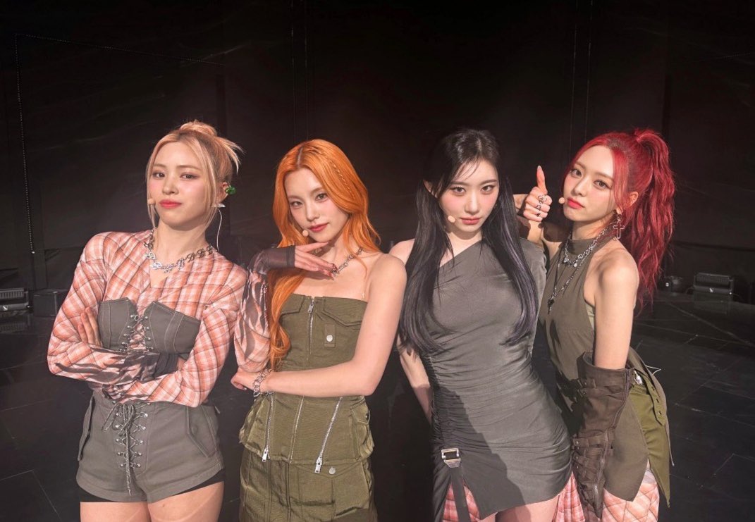 ITZYofficial's tweet photo. [ #뮤직뱅크 ] 
UNTOUCHABLE한 사랑 고마워요 믿지💖
ITZY와 MIDZY 사이 막을 수 없어 nobody❤‍🔥

Thanks for the UNTOUCHABLE Love💖
Nobody can stop the love between ITZY and MIDZY❤‍🔥

🔥 Melon https://t.co/PakEBzLhHY
🔥 M/V https://t.co/N1vYieyrAC
🔥 ALBUM https://t.co/Sym06KXnVj

#ITZY #MIDZY @ITZYofficial
#ITZY_BORNTOBE
#ITZY_UNTOUCHABLE