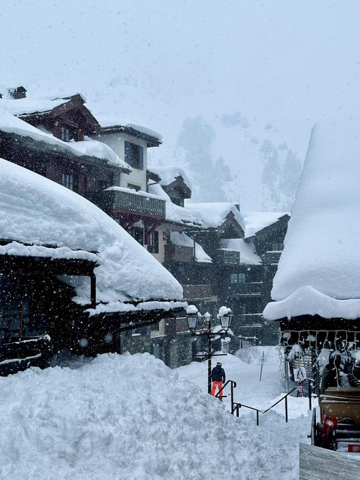 See2Alpes's tweet photo. We've got masses of new snow all over the Alps! Freezing levels dropped and 30 - 50cm fresh new snow - just in time for the blue skies and sunny weekend ahead
Read our latest dump alert: https://t.co/m3Lwsy0jfM

#snowinthealps #dumpalert #weathertoski #powderalert https://t.co/JggW7vum7K