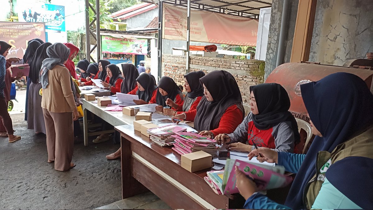 Pekan Imunisasi Nasional (PiN) Polio Di Aula Balai Desa Bandingan Dengan Sasaran Utama Anak Usia 0 s/d 8 Tahun