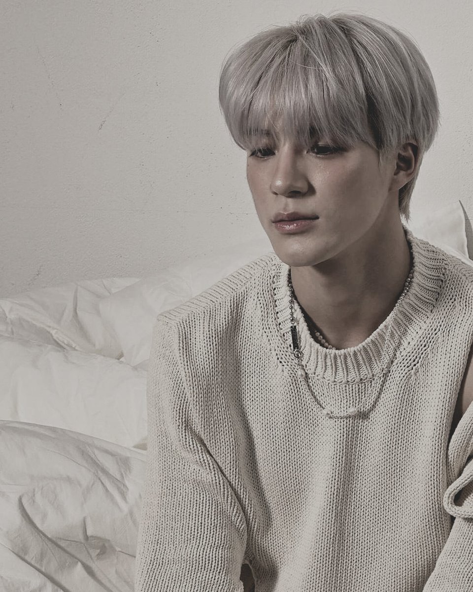 with a nonchalant stance, i wonder if i can draw your gaze effortlessly. did i succeed?