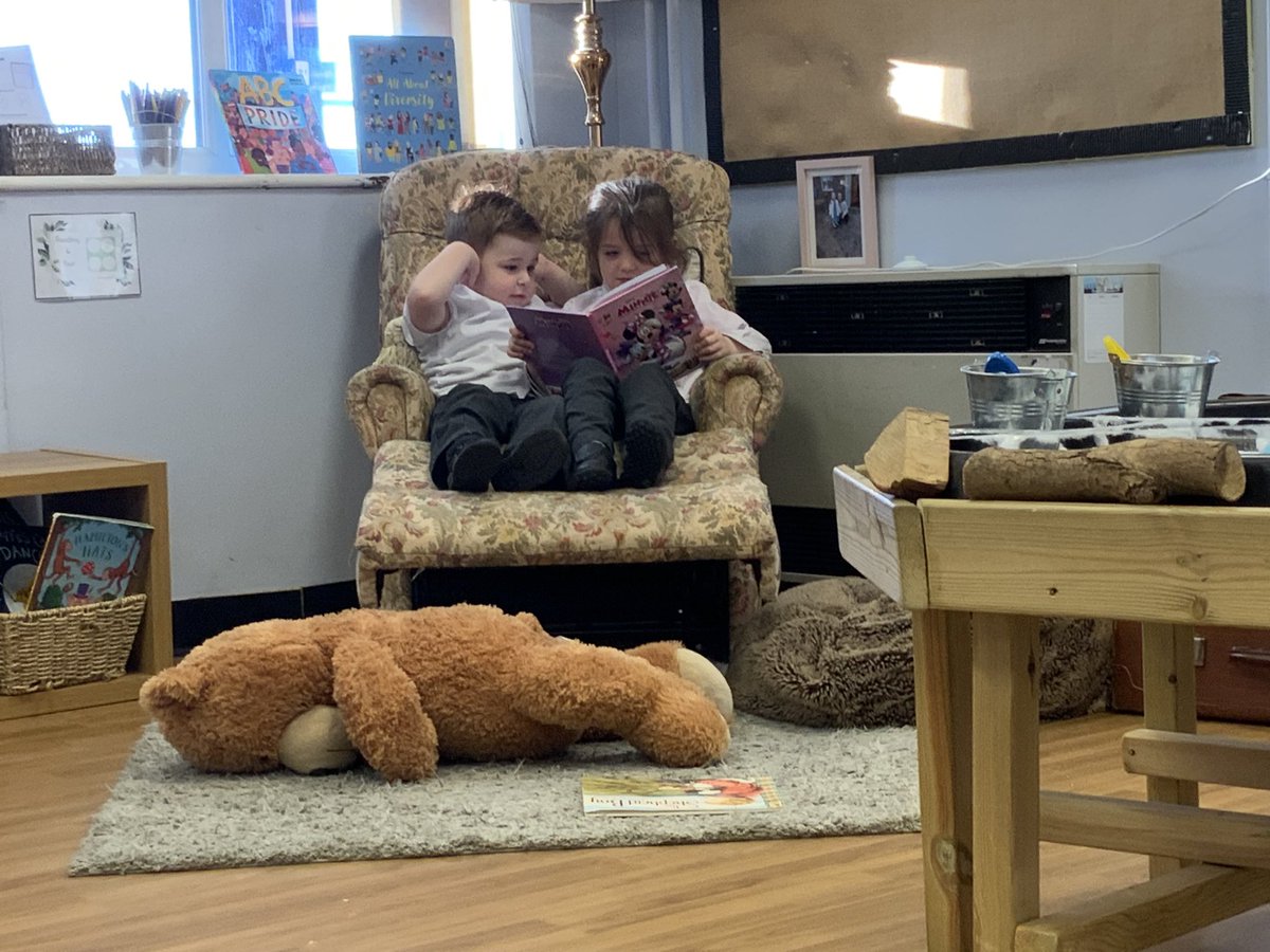 We love sharing stories in reception. <a href="/HalsneadReads/">Halsnead Reads</a> <a href="/Halsneadschool/">Halsnead Primary School</a>