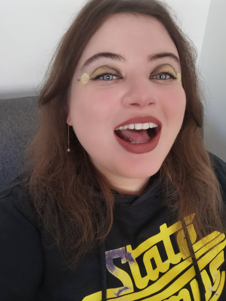 OldScars___'s tweet photo. Day 2 @State_Champs
#StateChamps #AroundTheWorldAndBack
#Inspiredmakeup ๐ค๐ป https://t.co/5xYLZ97vt4