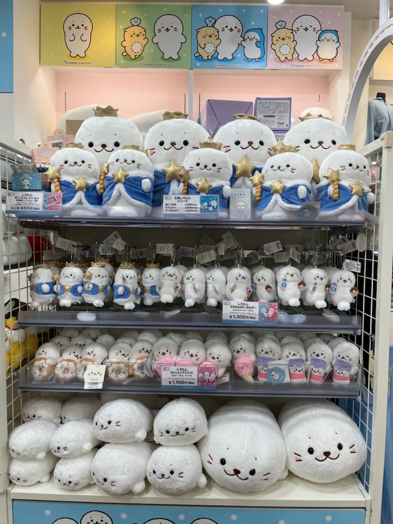 ⭐️4F ＃しろたん コーナー⭐️ 王冠しろたん達が楽しくパレードする