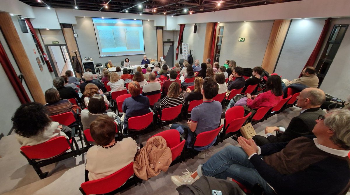 Ayer tuvimos el placer de presentar en #Madrid 'Epistolario familiar' de Elena Fortún, junto a María Jesús Fraga, José Teruel e Inmaculada García Carretero. 

¡Muchísimas gracias por acompañarnos!