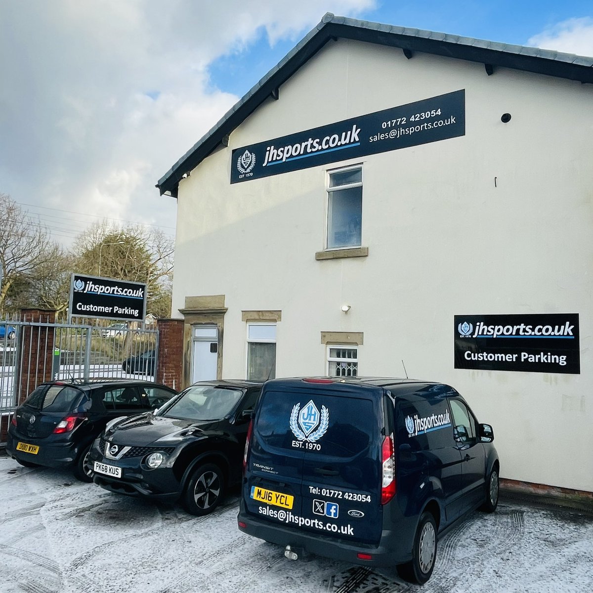 JHSportsLtd's tweet photo. We are incredibly pleased to announce that our new shop will be open from Monday 22nd January!

Opening hours for the time being will be 9:30-17:30 on Mon-Fri until further notice.

We can’t wait for you all to see the new shop that we are all excited and proud to be opening! 😀 https://t.co/Xqp3CBZT47