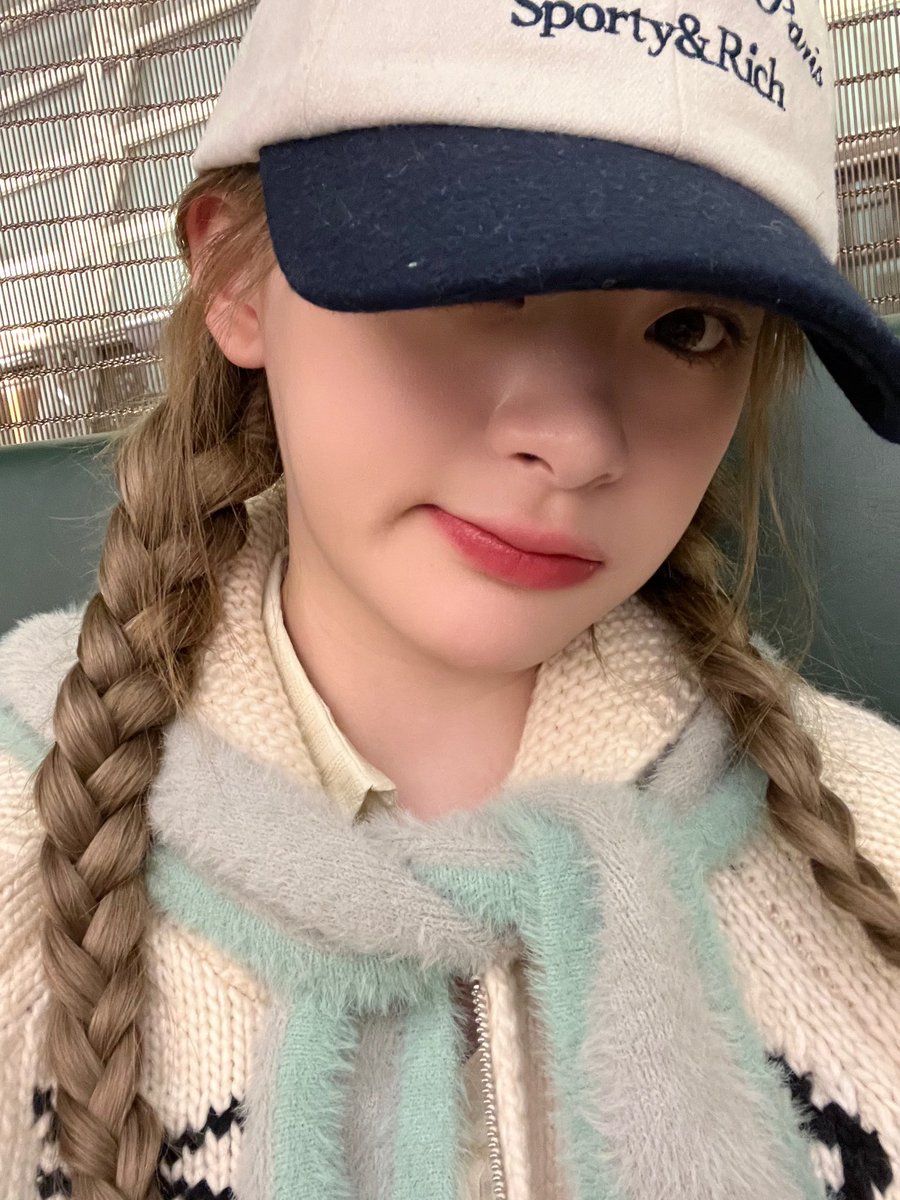 STAYC_talk's tweet photo. 🦊💬
냐👧🧢

#STAYC #스테이씨 #Seeun #세은 https://t.co/mbgsIp8r9R