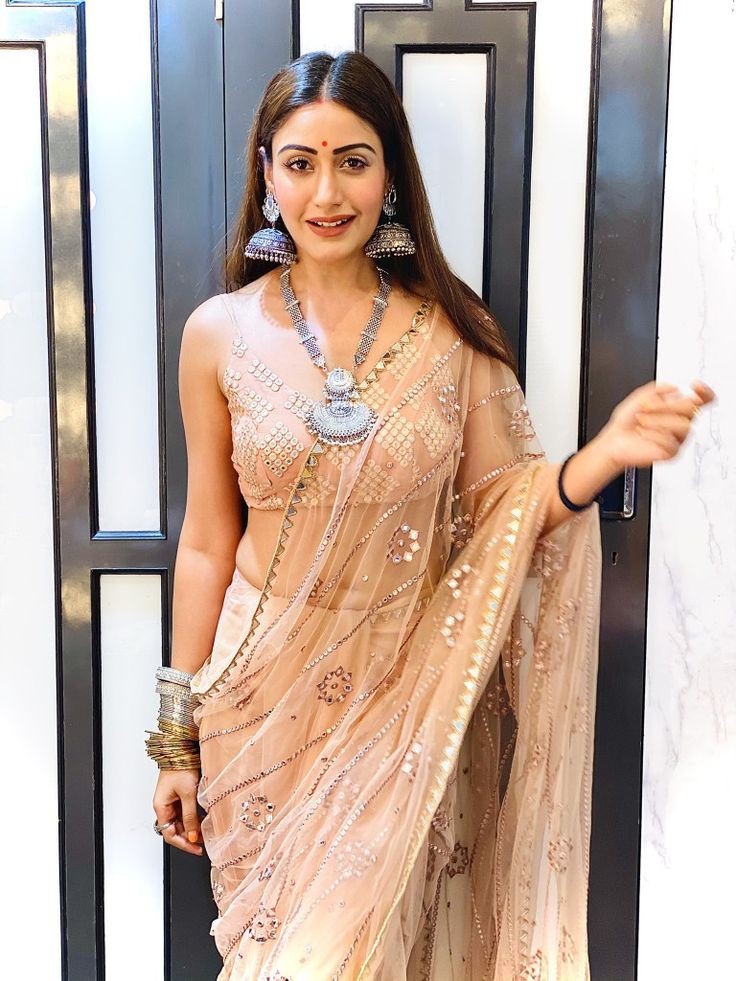 sonu____shaghal's tweet image. #SurbhiChandna 
#nicelook
#sareelook
