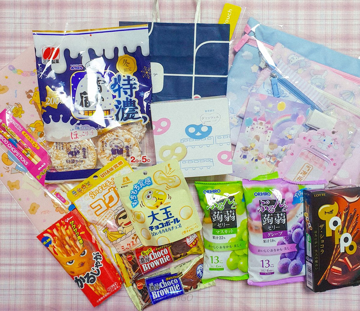 toatoringo's tweet photo. あけおめグッズ届いた~♪ ٩( ´ω` )و ♪
グッズビジュ最高すぎる✨
おかげで早くもらって嬉しい🥹
送ってくれてありがとう~🩷 https://t.co/ItN9kvIgzj