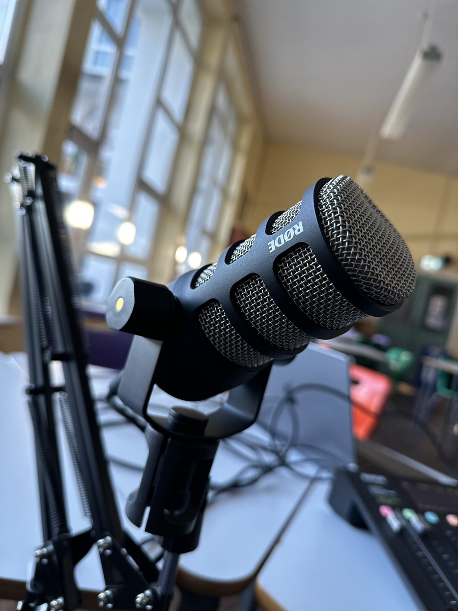 itsthenewschool's tweet photo. Back to school with youth projects in Togher, Ballyphehane, Carrignavar, Bishopstown &amp; Carrigaline this week. Great fun. Stevie 🎧 https://t.co/EmQFa27Zpn