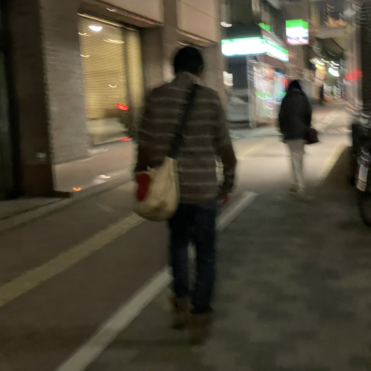 赤井が止めてわからなくなった駐車場を、もう3時間さがしている