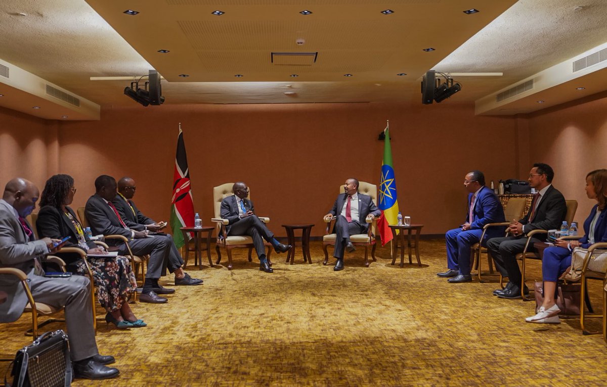 Good to meet President @WilliamsRuto on the sidelines of the NAM meeting in Kampala where we have taken a moment to discuss regional and bilateral issues.