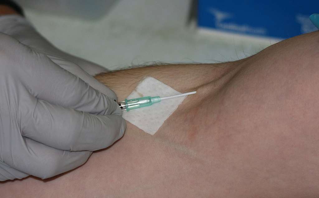 longevitymag's tweet photo. 🤔 Thinking about IV drips or injections? Think again! 

The .@US_FDA issues a critical advisory on the health risks involved.

Read more here: https://t.co/LSDTk49JZd

#FDAAlert #SafetyMatters #FDAAdvisory #HealthAwareness https://t.co/j4Fq7Hfm2Q