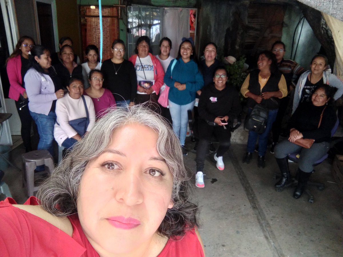JazminRomeroH's tweet photo. El #EquipoADMM siempre unido #RealYLeal https://t.co/qpSHTlWSk7