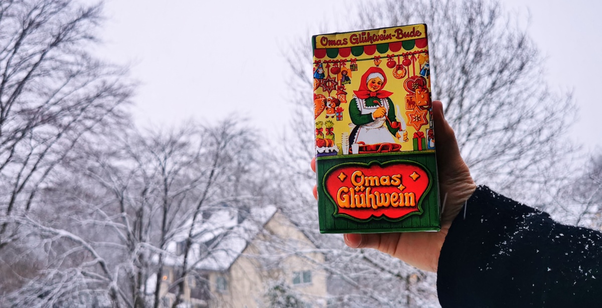 CheckGluhwein's tweet photo. Bei dem Schnee- und Wintereinbruch kann man doch noch mal einen Glühwein trinken, oder?! 
Ab wann geht für euch Glühwein nicht mehr? 
Habt ihr da einen bestimmten Zeitpunkt? 
 
#Glühwein #Gluhwein 
#gluehwein 
#GlühweinMitSchuss 
#GlühweinSaison 
#Weihnachtscocktail https://t.co/pwe7HCFmwM