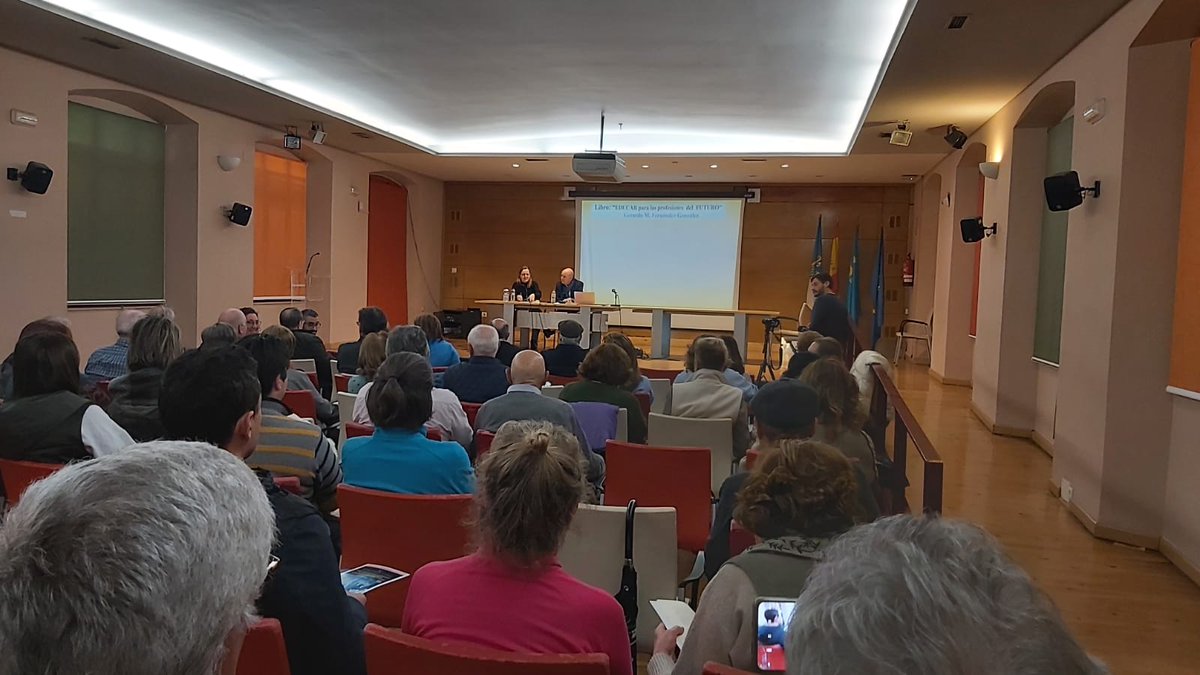 BeFerGo's tweet photo. 2da presentación del libro #Educar para las #Profesiones del #Futuro de Gerardo Fdez Glez. 
Asociación Cauce del #Nalón organizó el acto en la Casa de #Cultura de Escuelas Dorado de Langreo con +70 asistentes.
Entrevista al autor en 2da parte @RTPAOficial:
https://t.co/pGVzv63riT https://t.co/O3SlxgtDOi