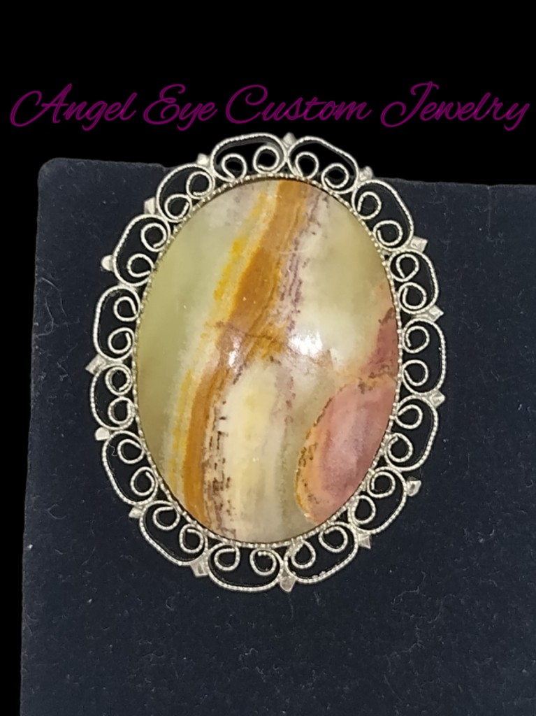 Be yourself and nothing else.
#angeleyecustomjewelry #angeleyejewelry #Available #messageus #natural #stone #naturalstone #mexican #onyx #mexicanonyx #oval #cabochon #silver #metal #silvermetal #brooch #pin #handmade #gifts #handmadepin #handmadebrooch #handmadegifts #supportsmal