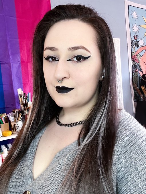 since I got laid off I&rsquo;ve been trying to do my makeup and get dressed every day 🖤 it&rsquo;s nice to have a