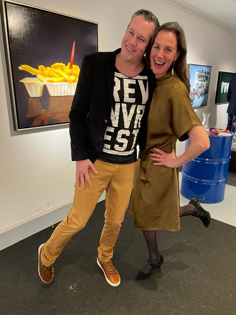 maikelcoomans85's tweet photo. Altijd gezellig met directeur Sabine @Wereldhavendgn ! Even lachen op de foto op de nieuwjaarsborrel @VNONCW010 #rotterdam #wastop https://t.co/Oi5G48pgOl