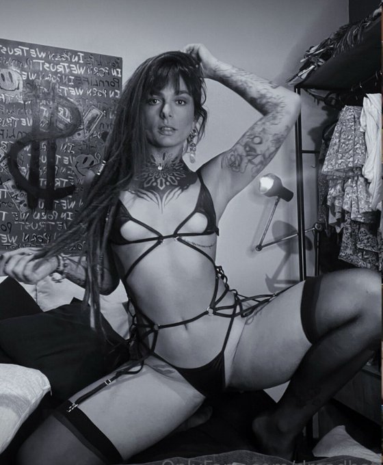 https://t.co/rIIWaxZdWI corre que a minha p&aacute;gina VIP t&aacute; 40% off e quem assina hoje ganha uma sex tape