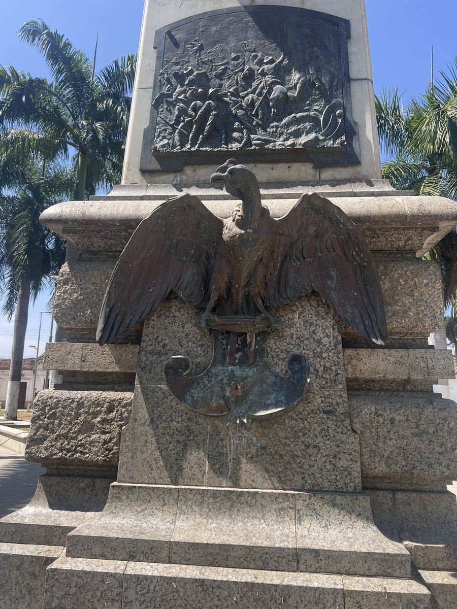 Cardres8's tweet photo. El parque más importante de la ciudad tiene la escultura vandalizada. Actualmente se encuentra desvalijada y sus partes en peligro de pérdida y deterioro. https://t.co/4Uhr2xgdj5