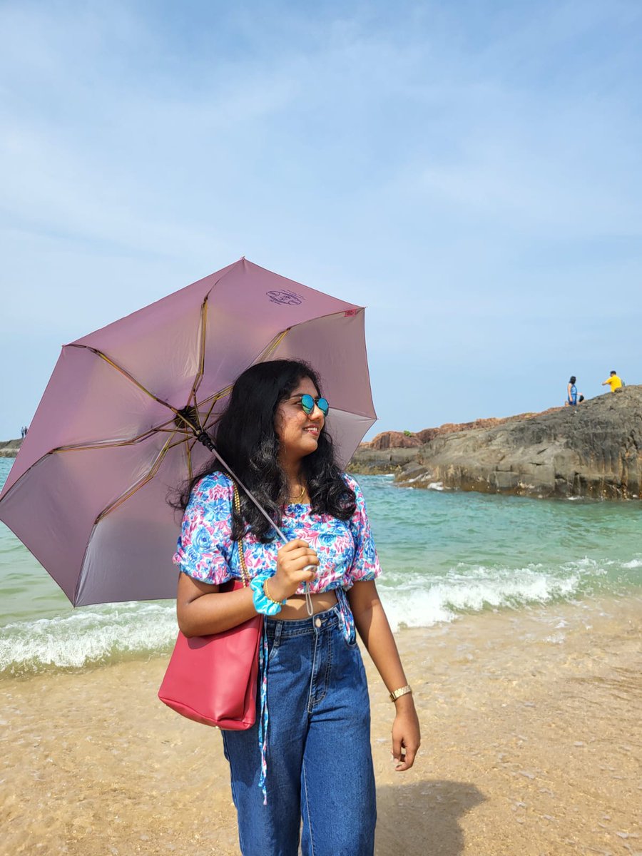 4Lahari's tweet photo. I have suddenly started loving beaches. IYKYK https://t.co/WNQvImJ5Gq