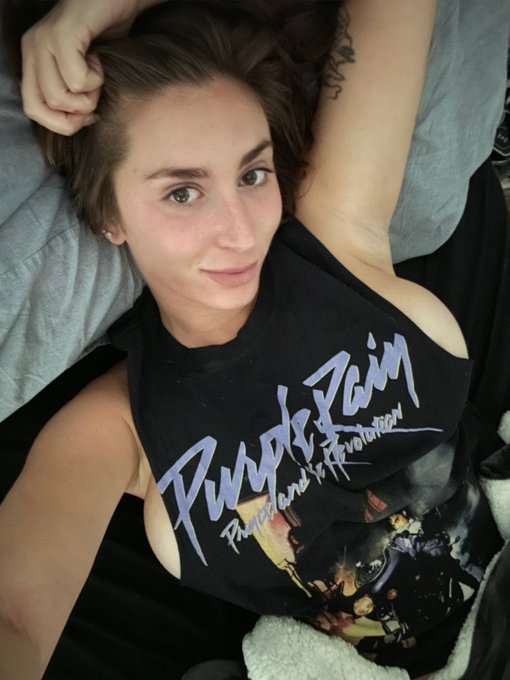 would you kiss me? 🥺 https://t.co/FqjkSs7SWL