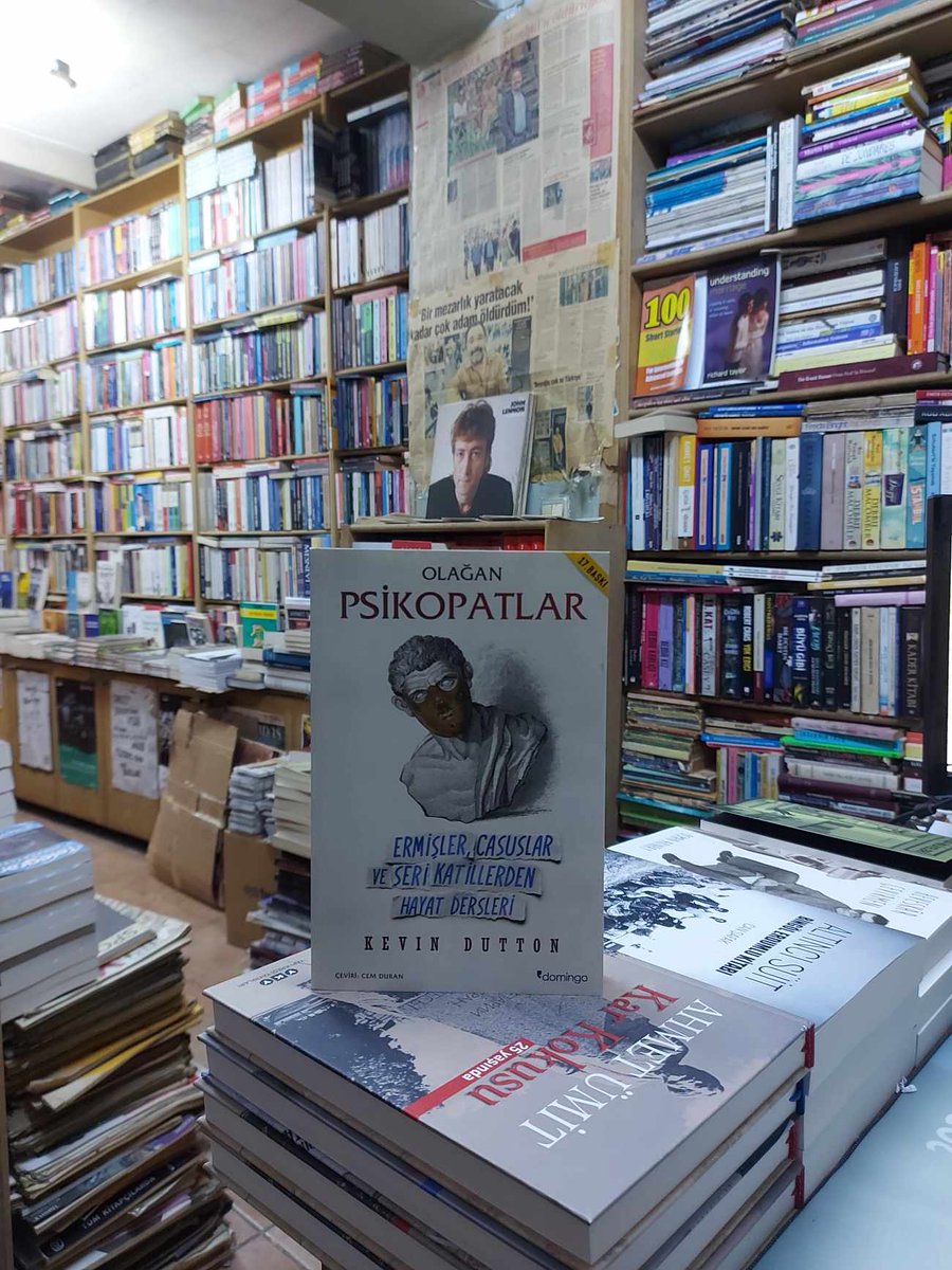 SemerkantKitabe's tweet photo. Olağan Psikopatlar - Ermişler, Casuslar ve Seri Katillerden Hayat Dersleri, Kevin Dutton, Çeviren: Cem Duran, Domingo Yayınevi #OlağanPsikopatlar #KevinDutton #CemDuran #DomingoYayınevi
.
Satış için 👇 📚

https://t.co/LZa8Kh1MQB https://t.co/3DAOun1ORg