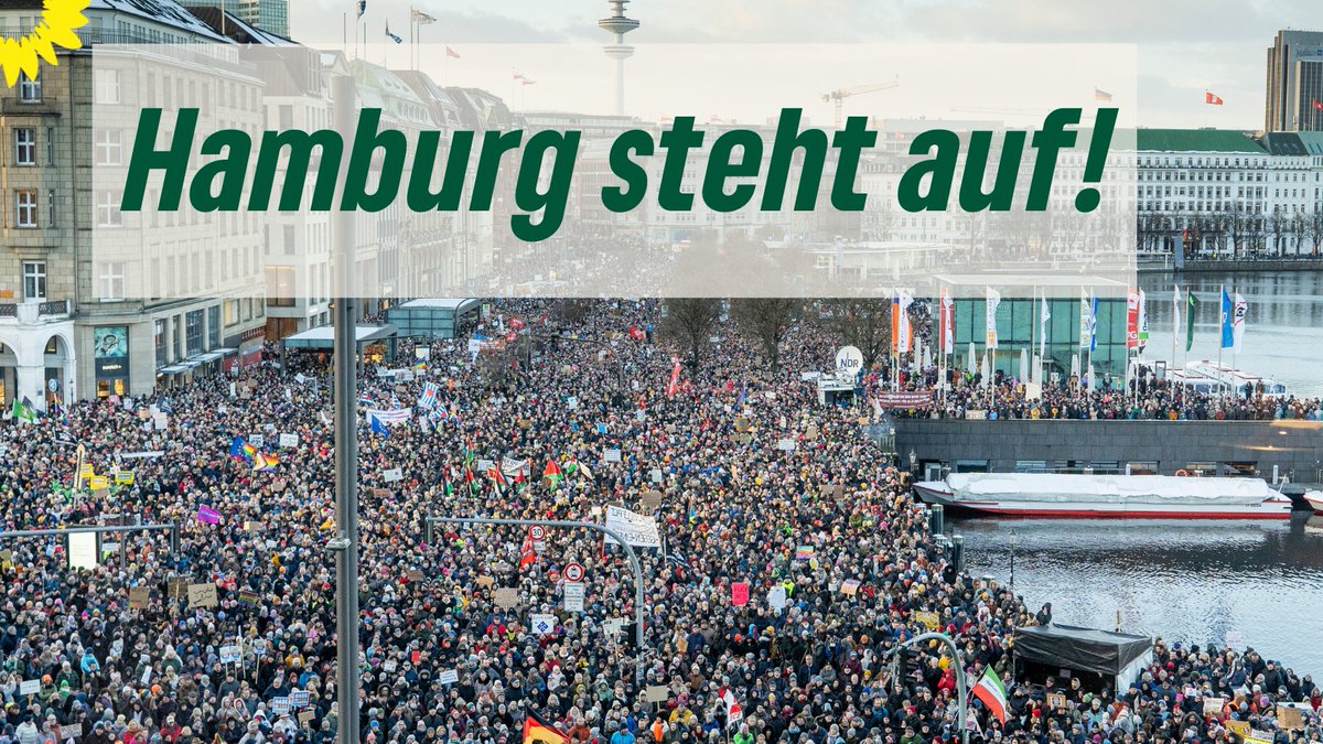 Hamburg steht auf! Tausende versammeln sich auf dem Jungfernstieg und in den Seitenstraßen. Der Rathausmarkt wäre viel zu klein gewesen. Klares Zeichen gegen rechts und #noafd.
#Demokratie #Rechtsstaat #gegenrechts #gegenrechtehetze #gegenrechtegewalt