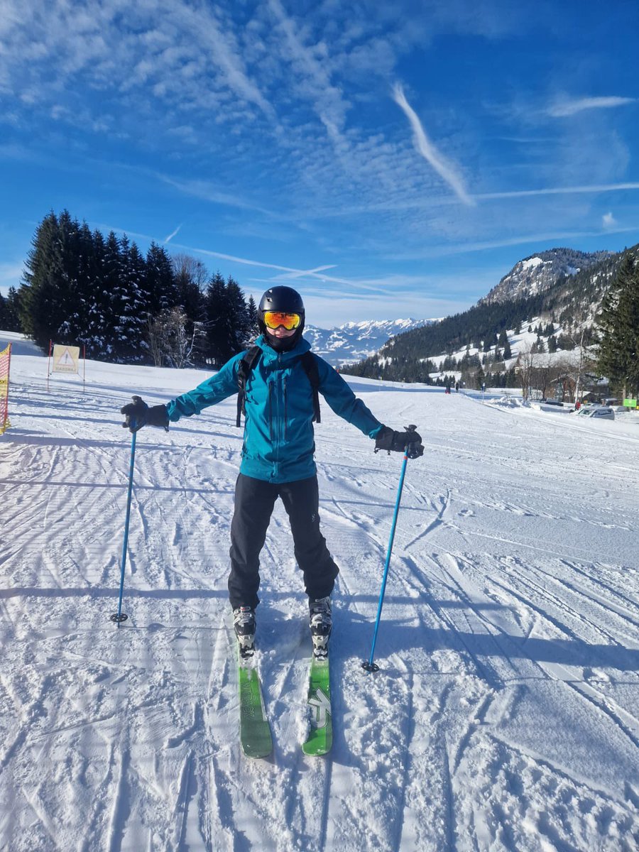 Sailing into adventure! 🌊⚓️ This week Crew 1 conduct firefighting and Mine Warfare training at sea as well as thrilling skiing adventures ⛷️ #RoyalNavy #AdventureAwaits Only trouble is, we can’t work out who had it colder! ❄️