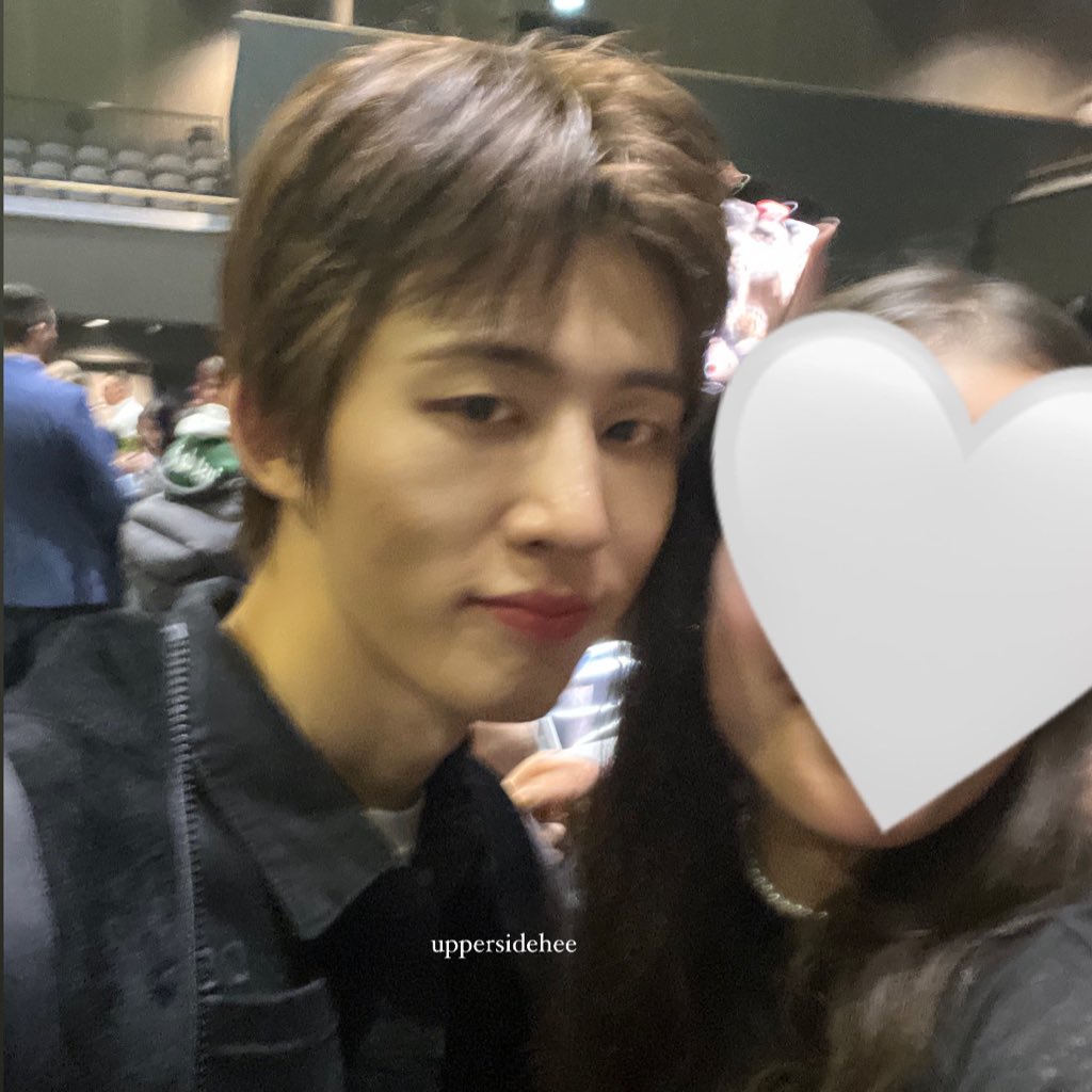uppersidehee's tweet photo. Thank you Hanbin, Leo, Reddy and Hong for taking a photo with me <3 ily #KGalaxy2024 #KIMHANBIN #๋น์์ด #LEO #๋ฆฌ์ค #REDDY #๋ ๋ #HONG #JinEnt #JinEntConcerts #131LABEL #kpopineurope #withGalaxy #PoweredBySamsung #POW_GRID https://t.co/BlByYC3ik9