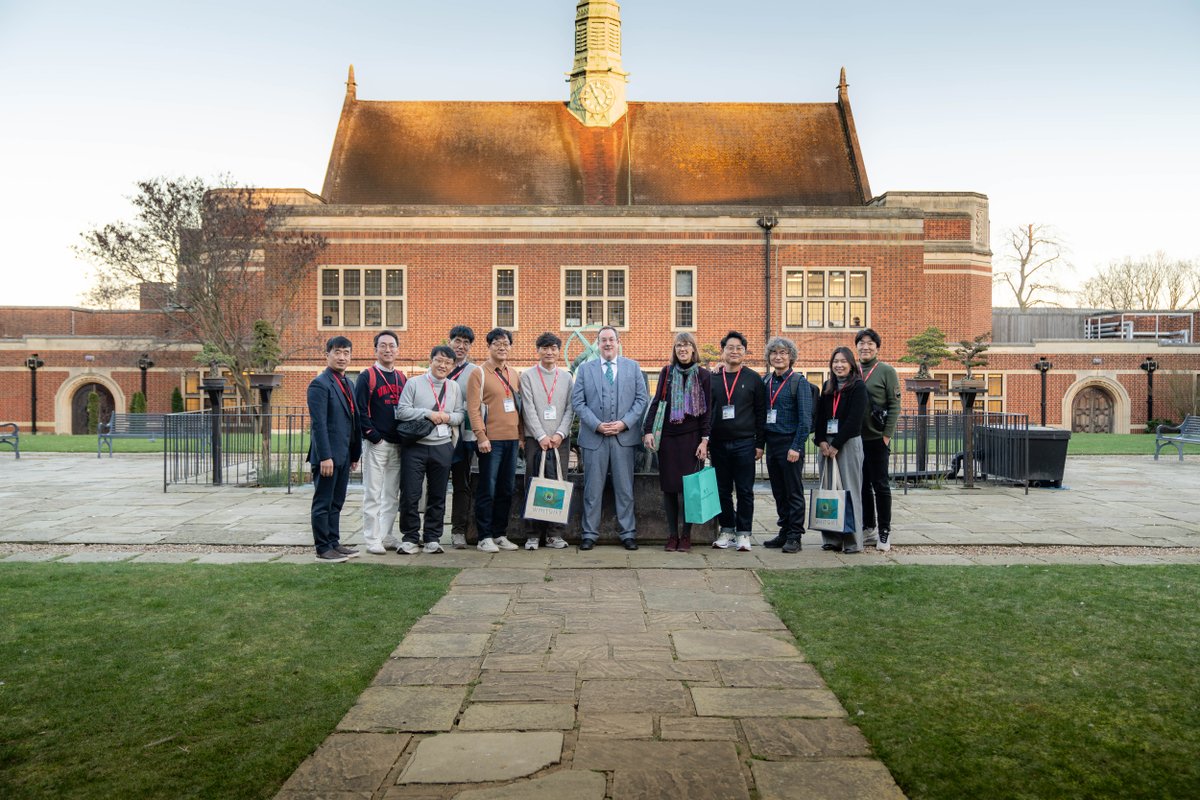 WhitgiftSchool1's tweet photo. Yesterday, Whitgift hosted a study trip for 10 members from the education sector of the Embassy of the Republic of Korea. They observed Korean lessons, had a tour of the School and listened to an overview of the Korean provision at Whitgift. #WhitgiftLanguages #νκ΅ #νκ΅μΈ https://t.co/TqxATvg6b9