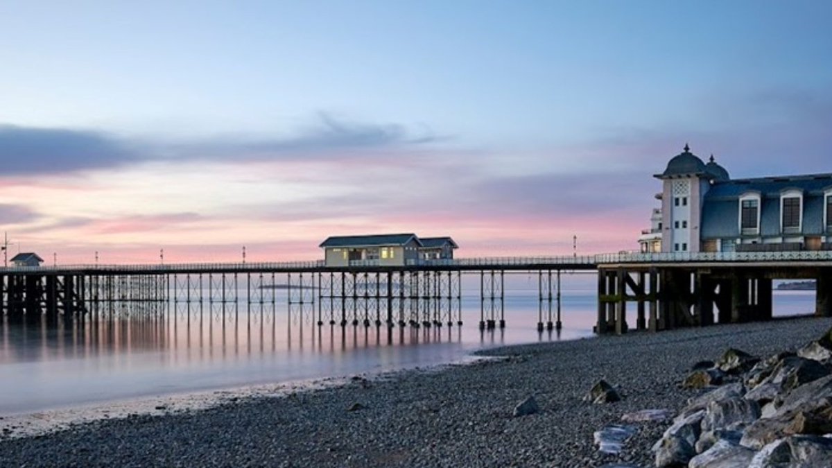 VOGCouncil's tweet photo. We’re welcoming the BBC to Penarth next week 📽️

While filming takes place 22 - 23 January, Beach Road, the Esplanade, and Bridgeman Road will be closed to vehicles 👇

22 January: 8am – midnight
23 January: 9am – 11pm

There will still be pedestrian access to the esplanade 🚶‍♀️ https://t.co/7NEyoozAt8