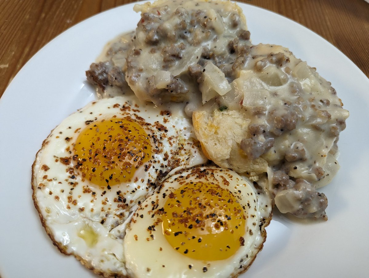 The boss wanted biscuits and gravy... #ChowDownWithMetsuko #HappyWifeHappyLife