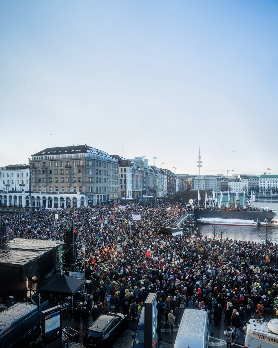 Hamburg bleibt stabil ✊

#HamburgStehtAuf