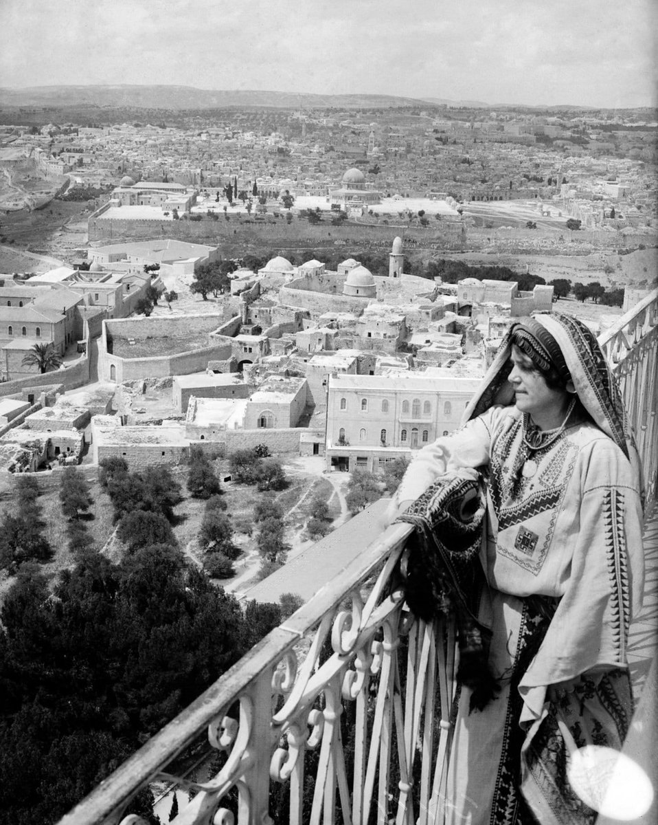 freemonotheist's tweet photo. Overlooking Al-Quds from the Mount of Olives, Palestine, by Khalil Raad taken in 1929 🇵🇸 https://t.co/lfdUHh76J4
