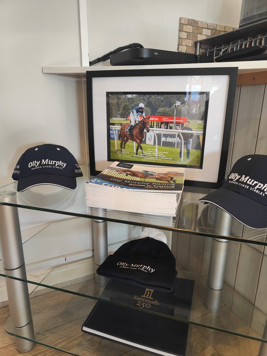 NH_racingclub's tweet photo. Thank you to @O_J_murphy91 for the amazing hospitality this morning during our stable visit to see Nick The Greek! What a fantastic yard with so many lovely people! 

Thank you @Hannah30Lewis for your hospitality to see our queen Carrigeen Kampala (currently in pre training following her holiday). Here she is in the field! 

Carrie was with Hannah on her last holiday & helped get us into a position to win 4 out of the last 5 races! 

What a brilliant day with our members! We really appreciate being looked after so well! 

#HorseRacing #horseracingtips