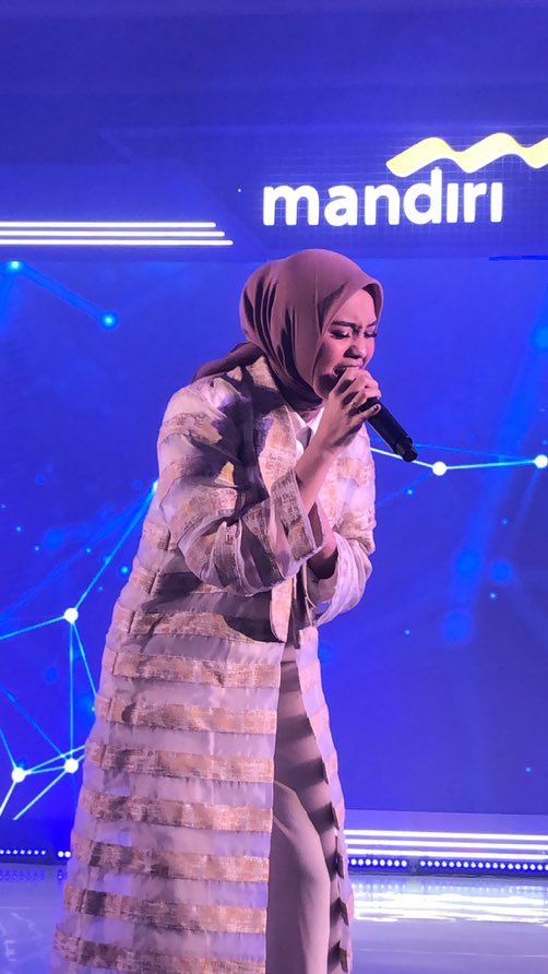 sasarkivess's tweet photo. KOK SKRG BOCAHNYA CAKEP BGT OUTFITNYAAA JATUH CINTA😭🙌 https://t.co/g67T0P0B7e