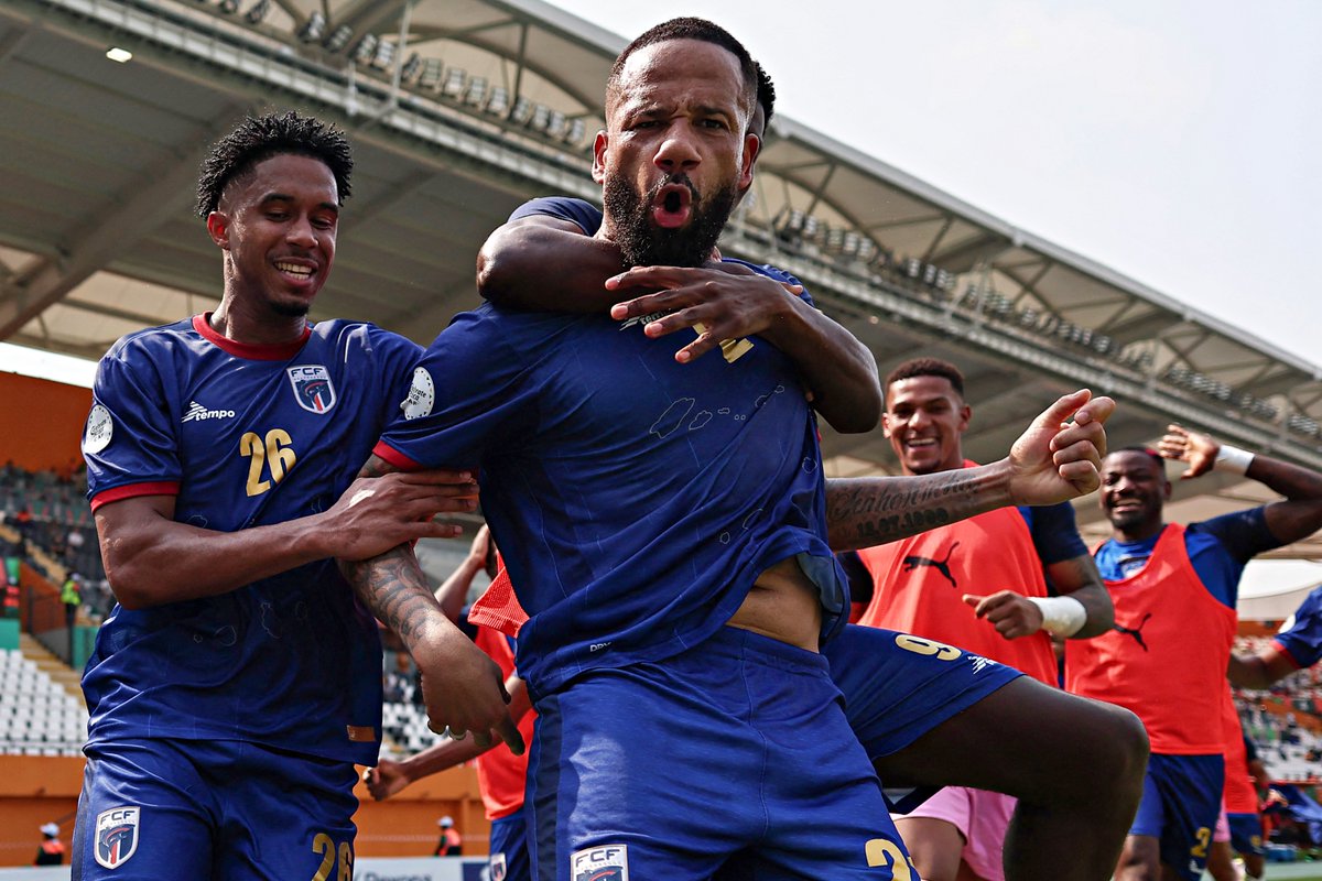 Cabo Verde é a primeira seleção apurada para os 'oitavos' da CAN.

... e garantiram o primeiro lugar num grupo com Egito, Gana e Moçambique 👏🦈
