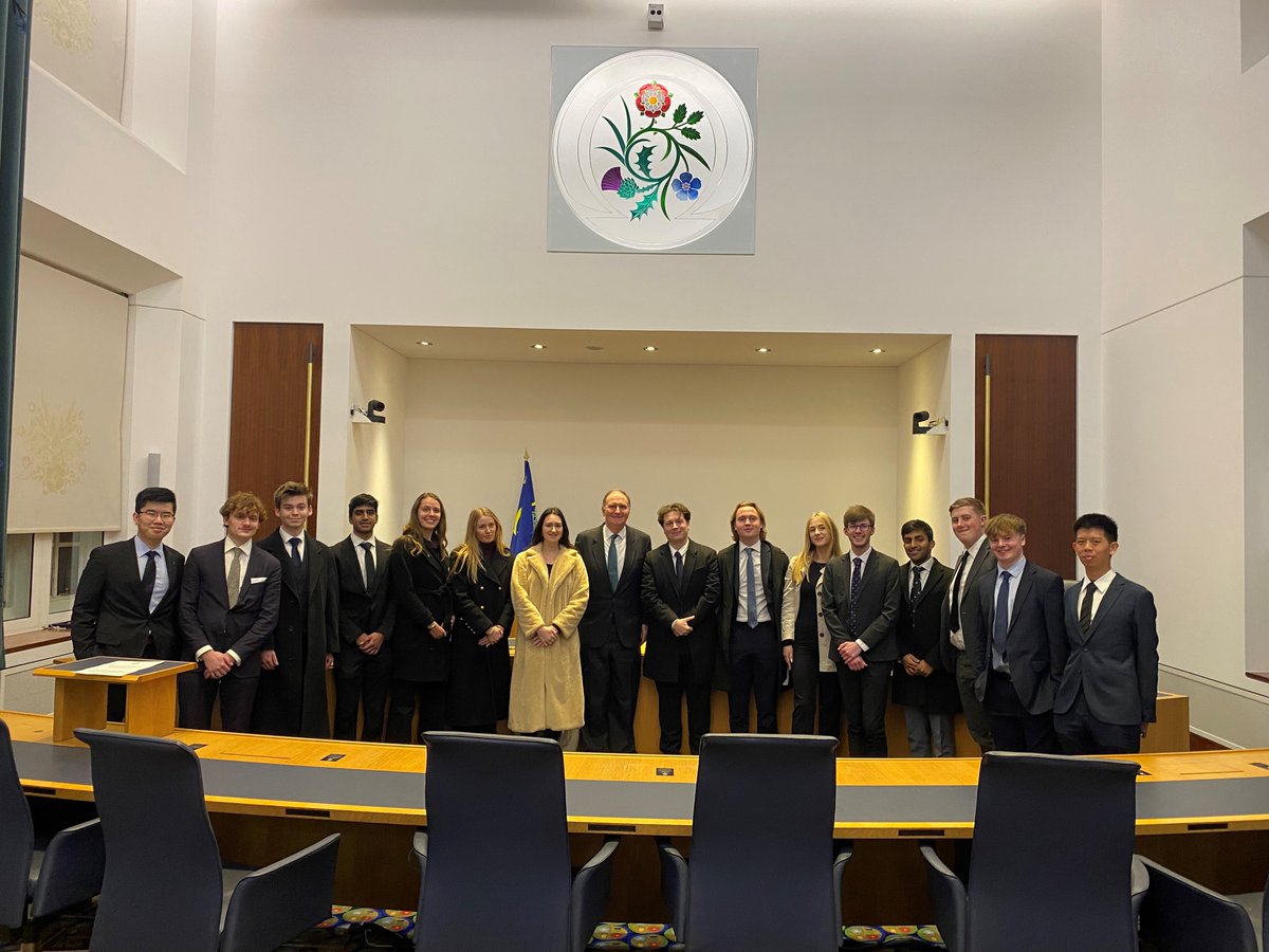 It was great to welcome the undergraduate law students from @downingcollege to the Court. They dropped by for a tour and to check in on former student Lord Lloyd-Jones!